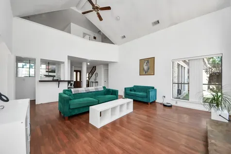 4712 Country Club View Baytown TX 77521