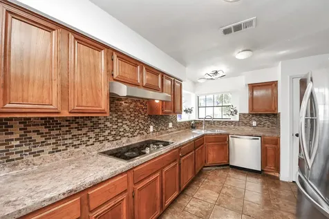 4712 Country Club View Baytown TX 77521