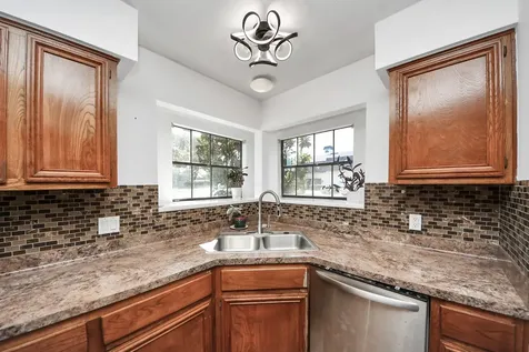 4712 Country Club View Baytown TX 77521