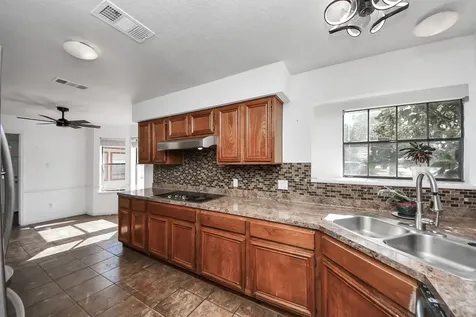 4712 Country Club View Baytown TX 77521