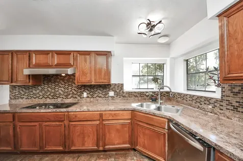 4712 Country Club View Baytown TX 77521