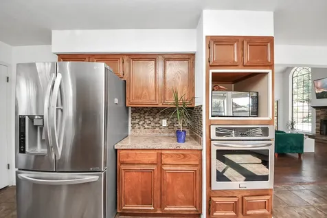 4712 Country Club View Baytown TX 77521