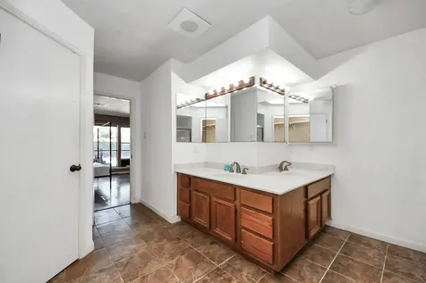4712 Country Club View Baytown TX 77521