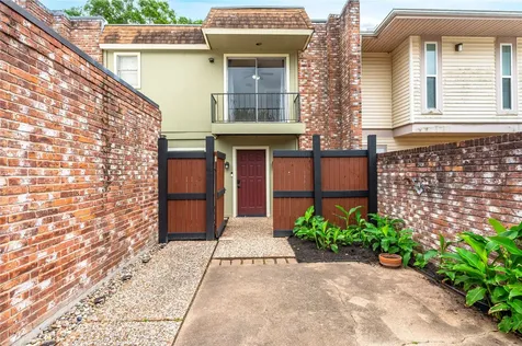 3 Dorado Drive Friendswood TX 77546