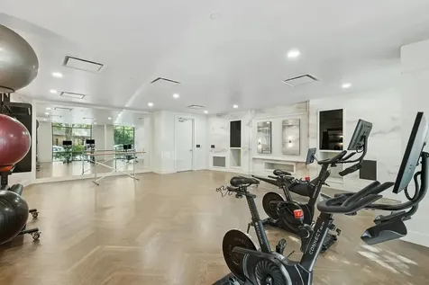 2724 Kipling Street 619 Houston TX 77098