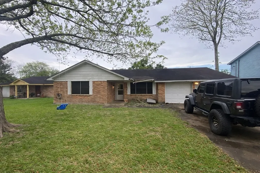 104 Oriole Lane Angleton TX 77515