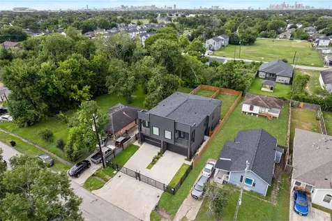 4435 Maggie Street B Houston TX 77051