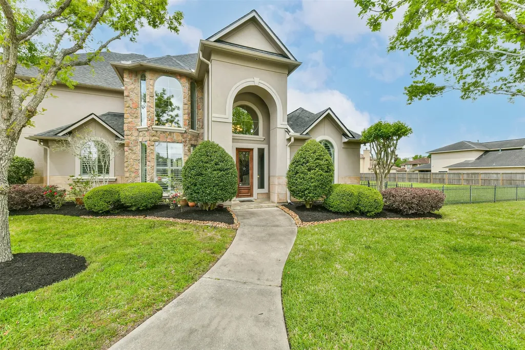 310 Del Monte Drive Friendswood TX 77546