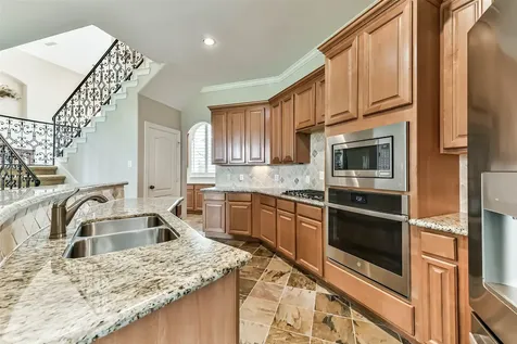 310 Del Monte Drive Friendswood TX 77546