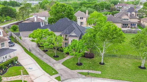 310 Del Monte Drive Friendswood TX 77546