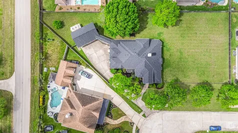 310 Del Monte Drive Friendswood TX 77546