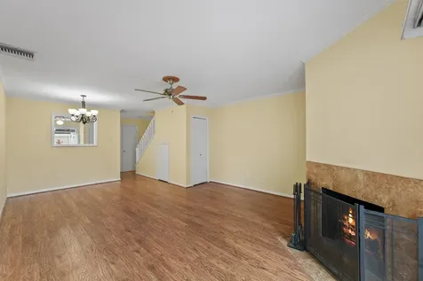 5050 Glenmont Drive F5 Houston TX 77081