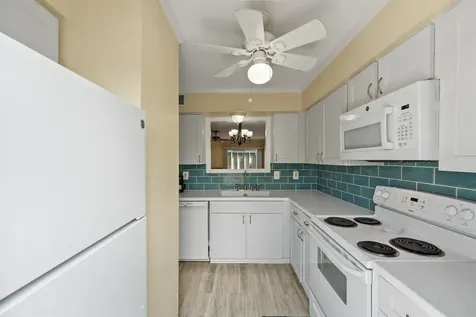 5050 Glenmont Drive F5 Houston TX 77081