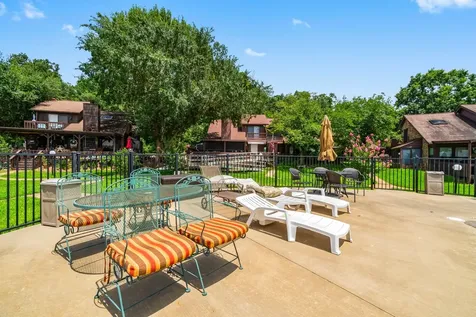 200 Fountain Lake W 116 Livingston TX 77351