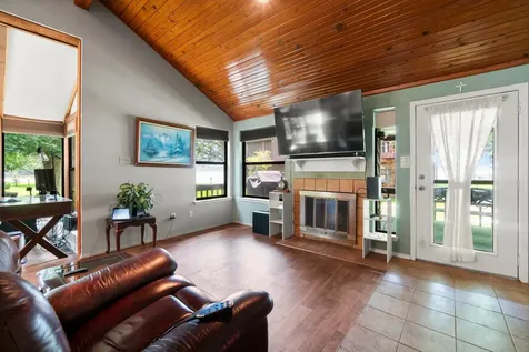 200 Fountain Lake W 116 Livingston TX 77351