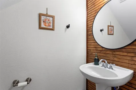 54 Middle Borondo La Marque TX 77568