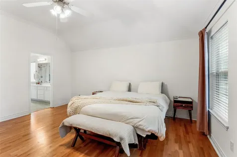 54 Middle Borondo La Marque TX 77568