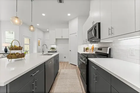 2111 Holman Street Houston TX 77004