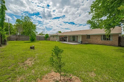 101 Wildrose Street Baytown TX 77520