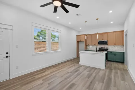 807 E 1st Street Humble TX 77338