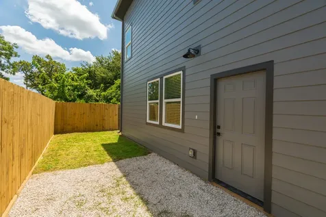 807 E 1st Street Humble TX 77338