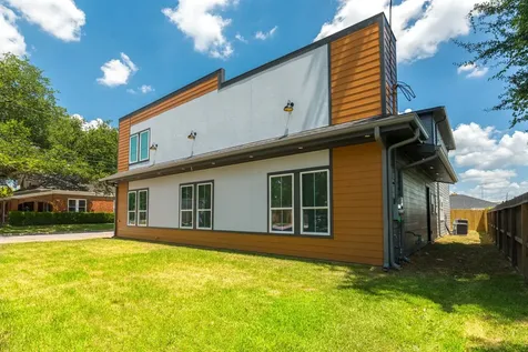 807 E 1st Street Humble TX 77338
