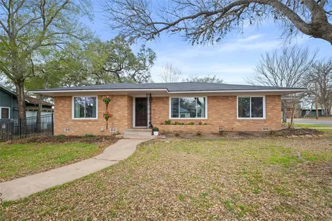 355 N Monroe Street La Grange TX 78945