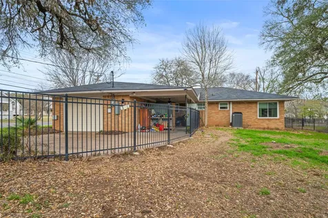 355 N Monroe Street La Grange TX 78945