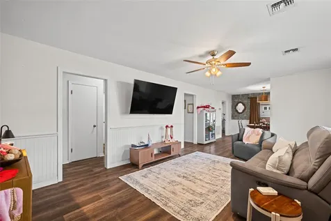 355 N Monroe Street La Grange TX 78945