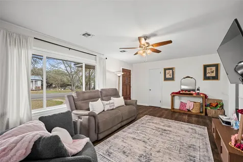 355 N Monroe Street La Grange TX 78945