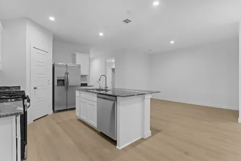 9018 Rose Water Trail Iowa Colony TX 77583