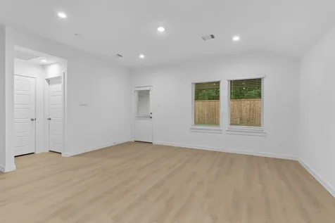 9018 Rose Water Trail Iowa Colony TX 77583