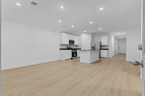 9018 Rose Water Trail Iowa Colony TX 77583