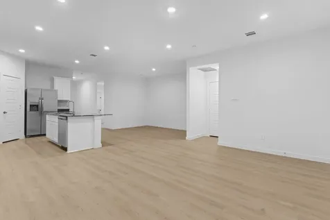 9018 Rose Water Trail Iowa Colony TX 77583