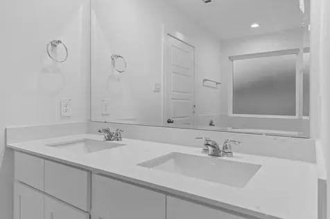 9018 Rose Water Trail Iowa Colony TX 77583
