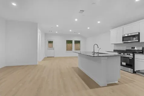9018 Rose Water Trail Iowa Colony TX 77583