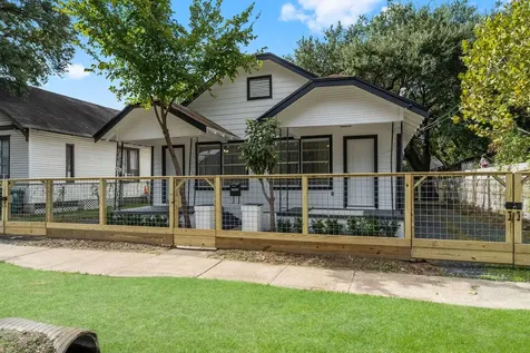 1615 Mckee Street Houston TX 77009