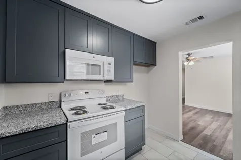 1615 Mckee Street Houston TX 77009