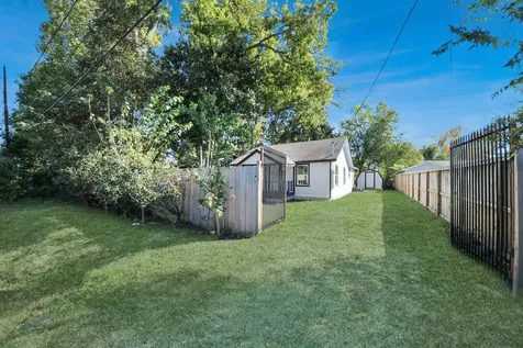 3206 Melbourne Street Houston TX 77026