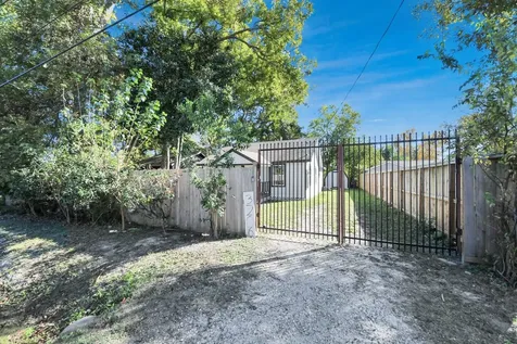 3206 Melbourne Street Houston TX 77026