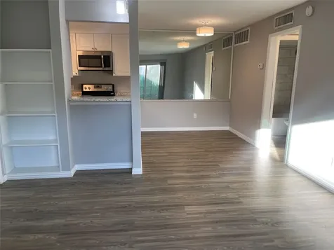 1516 Bay Area Boulevard F5 Houston TX 77058