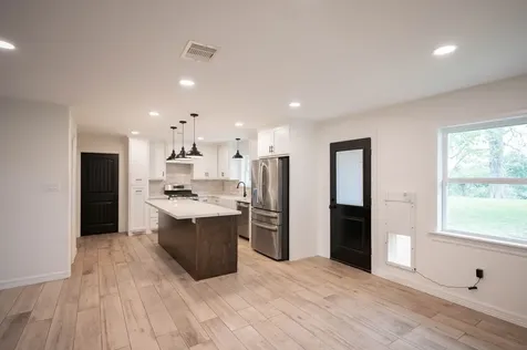 117 W Mahan Street Richwood TX 77531