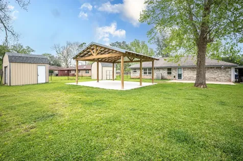 117 W Mahan Street Richwood TX 77531