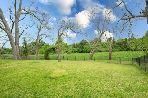 117 W Mahan Street Richwood TX 77531