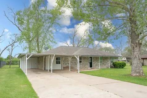 117 W Mahan Street Richwood TX 77531