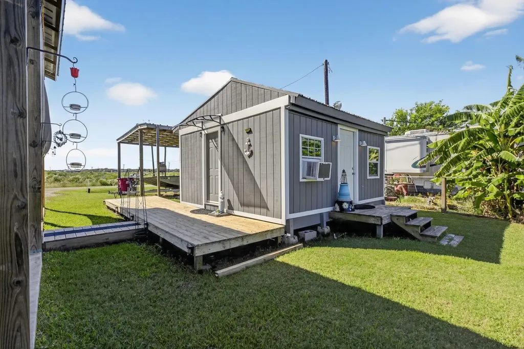 83 County Road 299 Bay City TX 77414