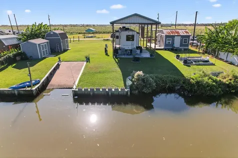 83 County Road 299 Bay City TX 77414