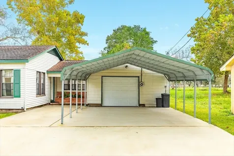 404 Chestnut Street Brazoria TX 77422