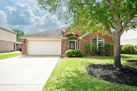 2435 Pioneer Oaks Drive Fresno TX 77545