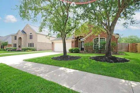 2435 Pioneer Oaks Drive Fresno TX 77545